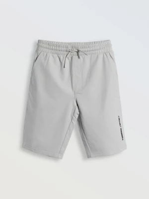 Szare krótkie spodenki dresowe z nadrukiem z boku Reporter