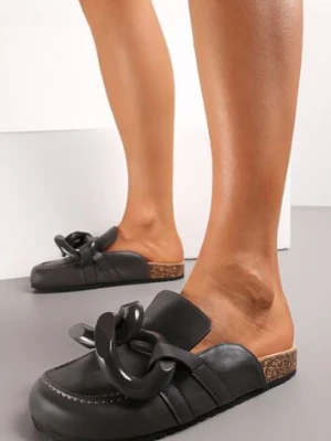 Szare Płaskie Klapki z Korkową Podeszwą i Ozdobnym Łańcuchem Farya