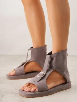 Szare Sandały Typu Botki Ozdobione Metaliczną Klamrą z Przodu Adrasaia