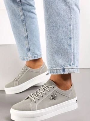 Szare Skórzane Sneakersy na Grubej Podeszwie z Przeszyciami i Broszką Nirnile