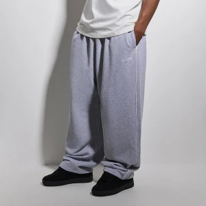 Szare spodnie dresowe baggy fit basic House