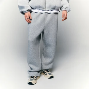 Szare spodnie dresowe baggy fit basic House