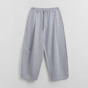 Szare spodnie dresowe barrel fit z zakładkami House