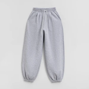 Szare spodnie dresowe basic o kroju jogger House