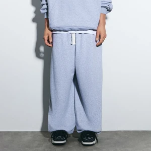 Szare spodnie dresowe super baggy fit basic House