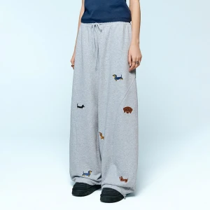 Szare spodnie dresowe z haftem piesków House