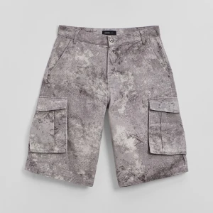 Szare szorty baggy z kieszeniami cargo we wzór abstract camo House