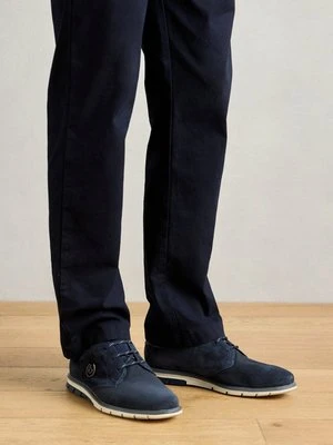 Sznurowane obuwie sportowe Bugatti