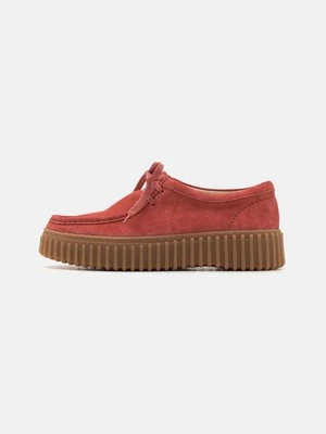 Sznurowane obuwie sportowe Clarks