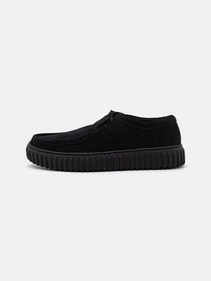 Sznurowane obuwie sportowe Clarks