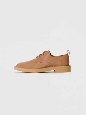 Sznurowane obuwie sportowe Clarks