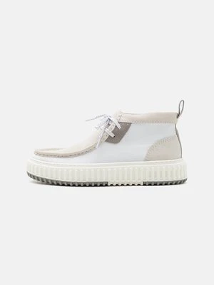 Sznurowane obuwie sportowe Clarks