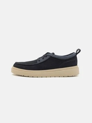 Sznurowane obuwie sportowe Clarks granatowy