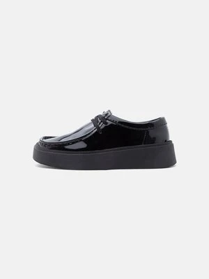 Sznurowane obuwie sportowe Clarks czarny