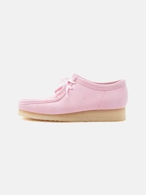Sznurowane obuwie sportowe Clarks jasnoróżowy