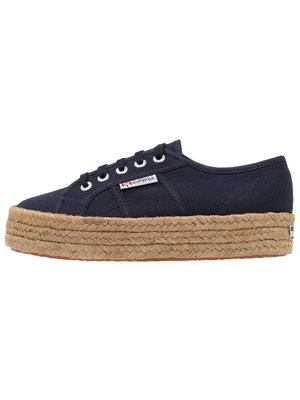 Sznurowane obuwie sportowe Superga