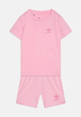 Szorty adidas Originals