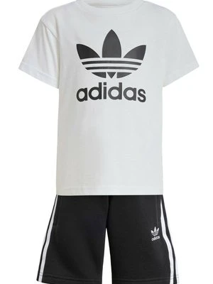 Szorty adidas Originals