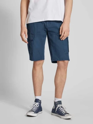 Szorty cargo o kroju regular fit ze szwami działowymi Blend