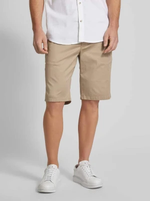 Szorty chinosy o kroju slim fit z paskiem Christian Berg Men