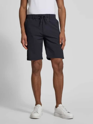 Szorty chinosy o kroju tapered fit z fakturowanym wzorem Boss Orange