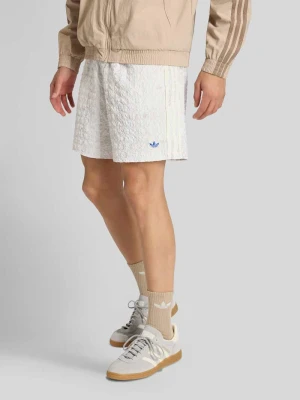 Szorty dresowe o kroju regular fit z aplikacją z logo adidas Originals