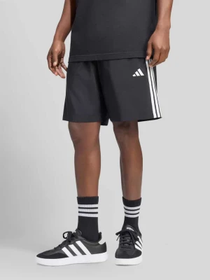 Szorty dresowe o kroju regular fit z bocznymi wpuszczanymi kieszeniami Adidas Czarny