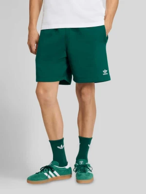 Szorty dresowe o kroju regular fit z detal z logo adidas Originals