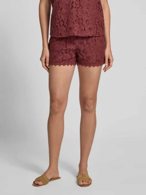 Szorty dresowe o kroju regular fit z koronki model 'HONEY' Vero Moda Bordowy