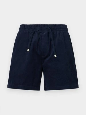 Szorty Essential Collective