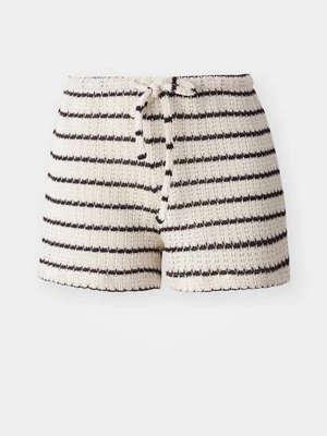 Szorty Gina Tricot