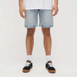 Szorty jeansowe regular fit z efektem sprania House