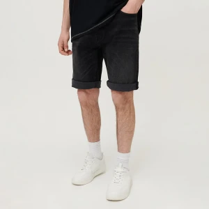 Szorty jeansowe slim fit czarne House