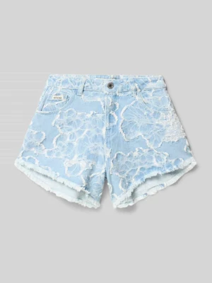 szorty jeansowe z postrzępionym dołem i detal z logo Guess