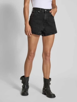 Szorty jeansowe z wysokim stanem o kroju mom fit z wpuszczanymi kieszeniami Levi's®