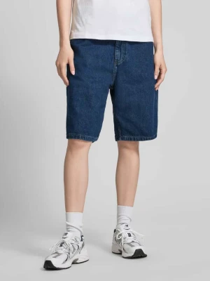 Szorty jeansy o kroju relaxed fit z czystej bawełny model 'Brandon' Carhartt WIP Ciemnoniebieski