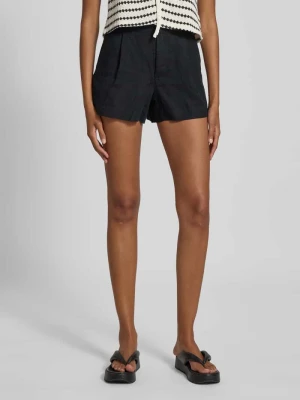 Szorty lniane o kroju regular fit z zakładkami w pasie Gina Tricot