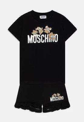 Szorty Moschino