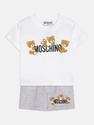 Szorty Moschino