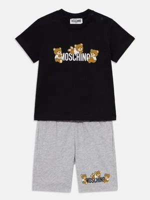 Szorty Moschino