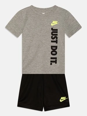 Szorty Nike czarny
