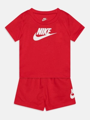 Szorty Nike czerwony