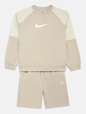 Szorty Nike mleczny