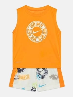 Szorty Nike mleczny