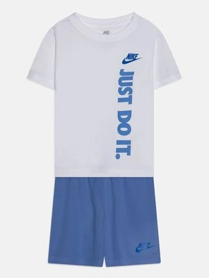 Szorty Nike jasnoniebieski