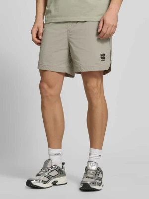 Szorty o kroju regular fit z aplikacją z metką model 'COLAS262S' HUGO