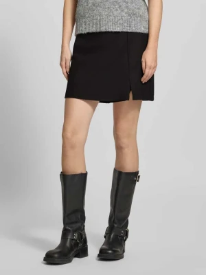 Szorty o kroju regular fit z dodatkiem wiskozy model ‘BOSELLA’ Pieces