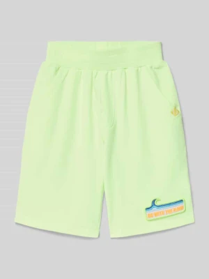 Szorty o kroju regular fit z naszywką z motywem BILLIEBLUSH