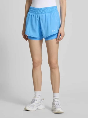 Szorty o kroju regular fit z wbudowanymi legginsami Nike Training