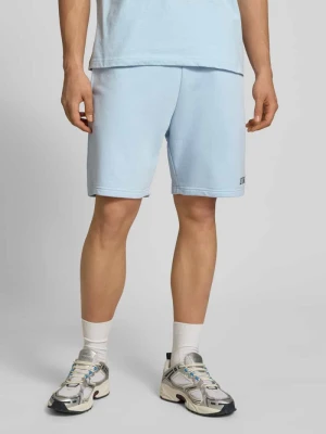 Szorty o kroju regular fit z wyhaftowanym logo REVIEW